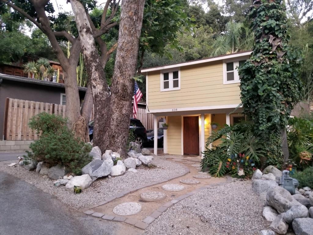 Building Photo - 618 Woodland Dr