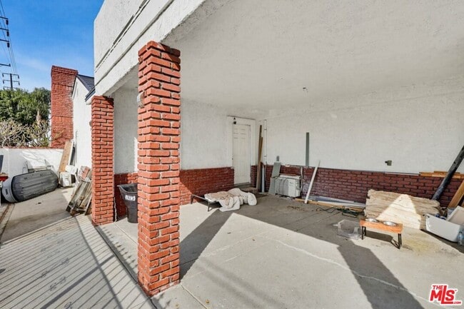 Building Photo - 2200 Easy Ave