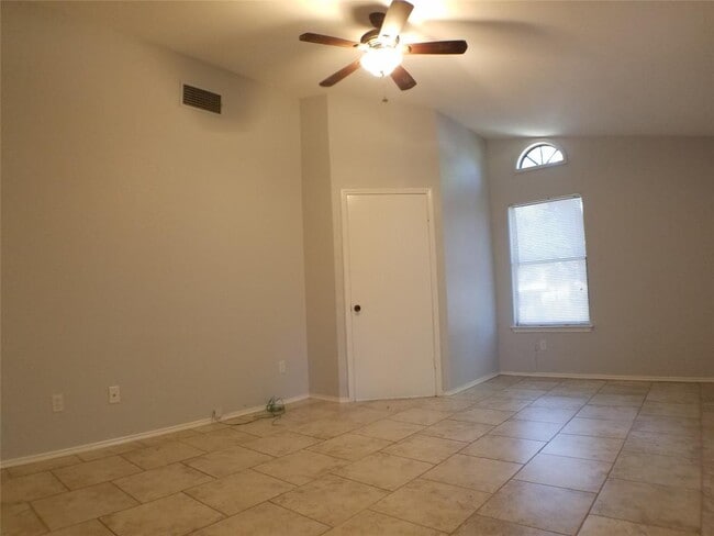 Building Photo - 8310 Los Ranchos Dr