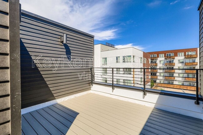 Building Photo - 4100 E Warren Ave