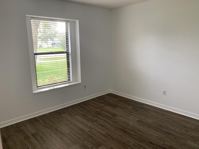 Building Photo - 4063 SE Jacaranda St