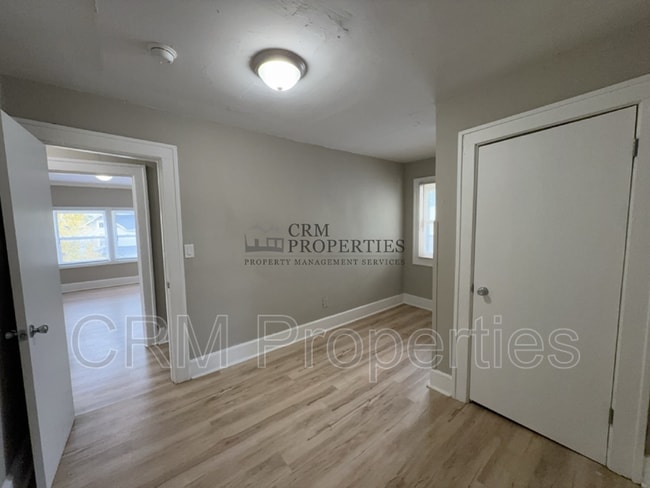 Building Photo - 301.5 N Temple Ave