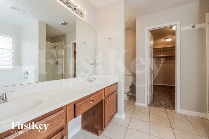 Building Photo - 8319 Loetsch Ridge Way