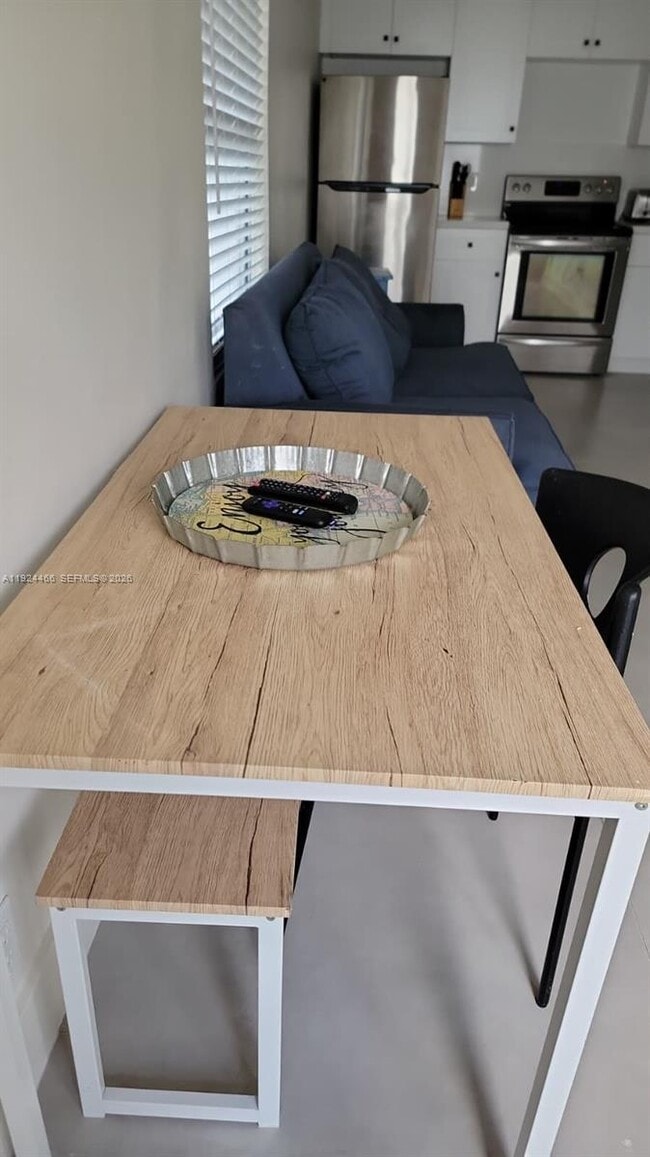 Building Photo - 2820 SW 13th St