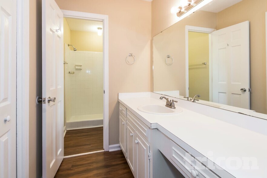 Building Photo - 208 Southampton Dr