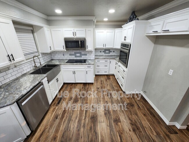Building Photo - 204 S Morrison Dr
