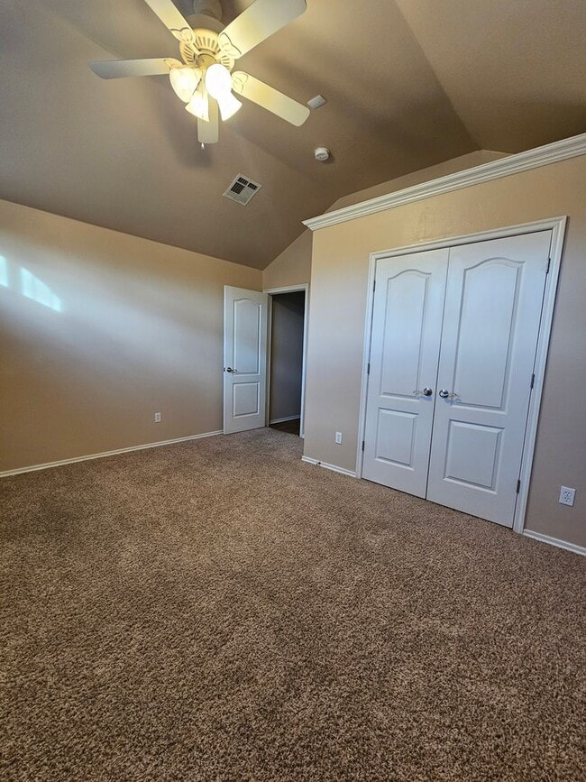Building Photo - (3) Bed/(2) Bath in NE Norman Avail NOW!