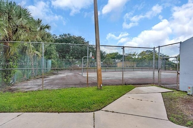 Building Photo - 7166 Southgate Blvd