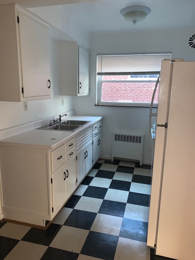 Kitchen - 3012 Parkview Ave
