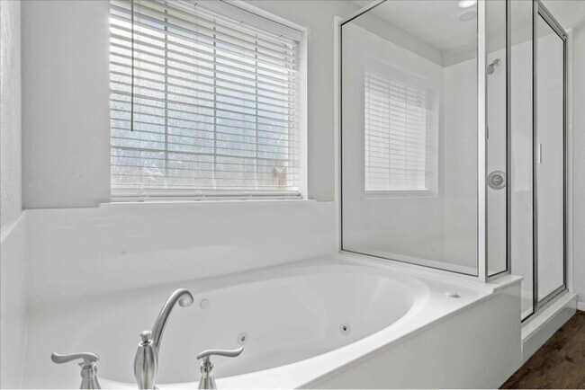 Building Photo - 204 Raven Ridge Ct