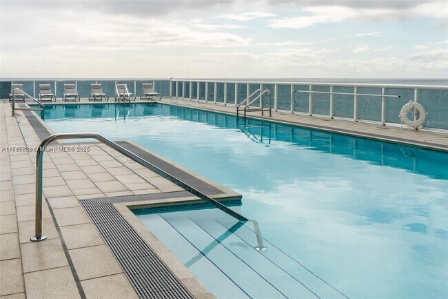 Building Photo - 15901 Collins Ave