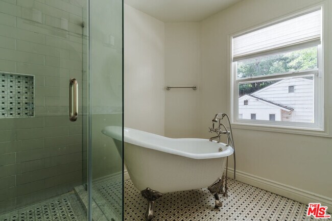 Building Photo - 15514 Del Gado Dr