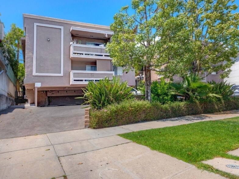 Building Photo - 833 S Plymouth Blvd