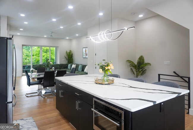 Building Photo - 68 Boulevard SE