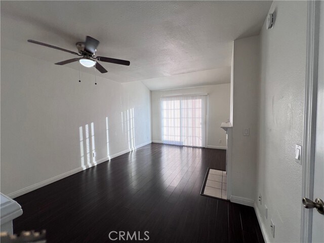 Building Photo - 8167 Vineyard Ave