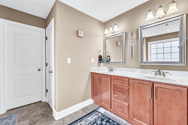 Building Photo - 3342 Cotham Ln