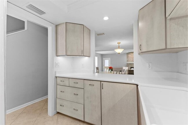 Building Photo - 3010 W Grovewood Ct