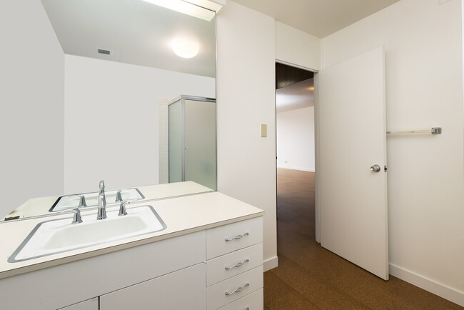 Building Photo - 1333 Jones St