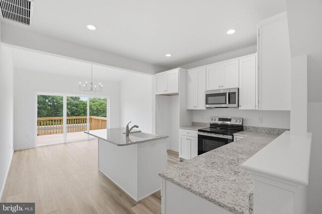 Building Photo - 114 Hillard Fld