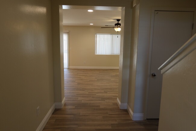 Building Photo - 305 Alysheba Dr