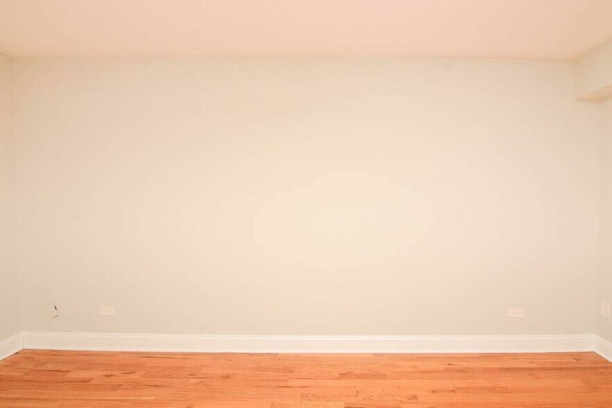 Building Photo - 448 W Barry