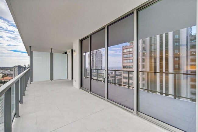 Building Photo - 275 1st Ave S