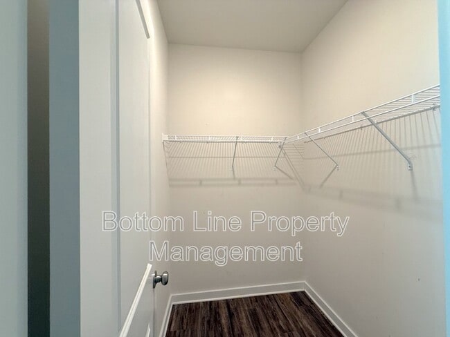 Building Photo - 706 Anglin Forest Way