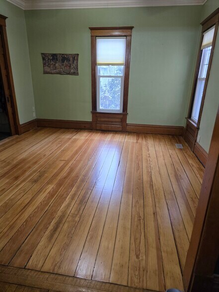 2nd bedroom located in 2nd floor - 408 E Boone St