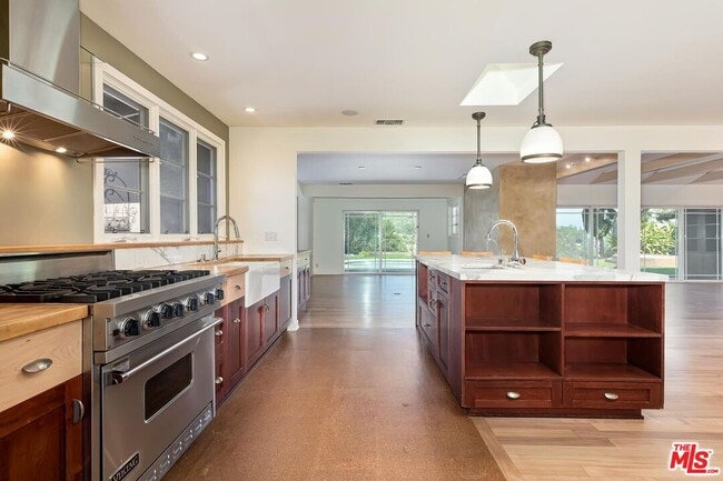 Building Photo - 2670 Carmar Dr