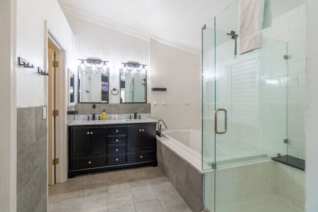 Building Photo - 14350 Ghost Rider Dr