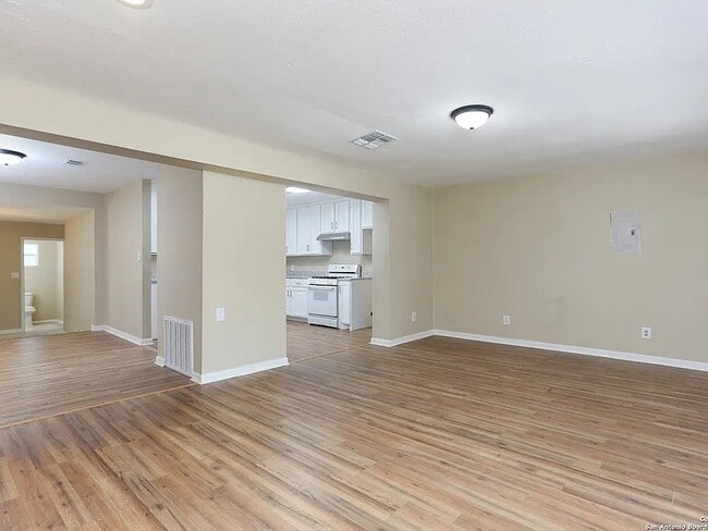 Building Photo - 2623 Irwin Dr