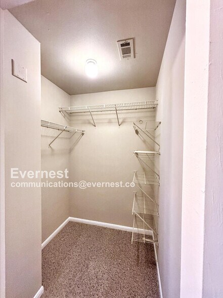 Building Photo - 19402 Sandy Woods Dr