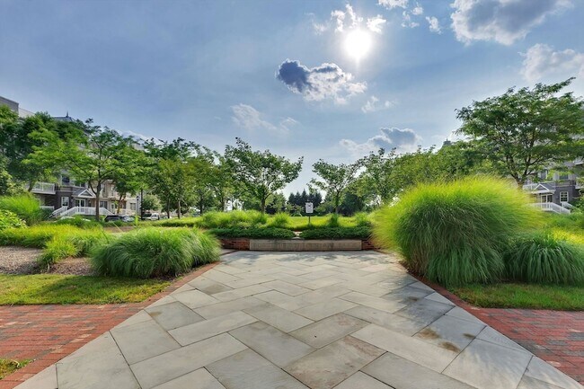 Building Photo - 208 Shearwater Ct W