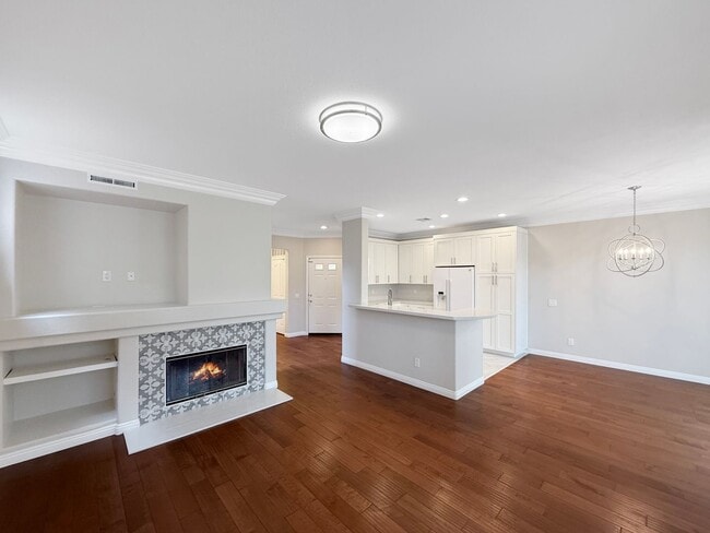 Building Photo - Great 3B/2.5BA House in Gated Community in...