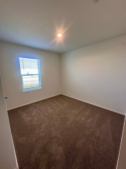 Building Photo - 4425 Boxelder Ave