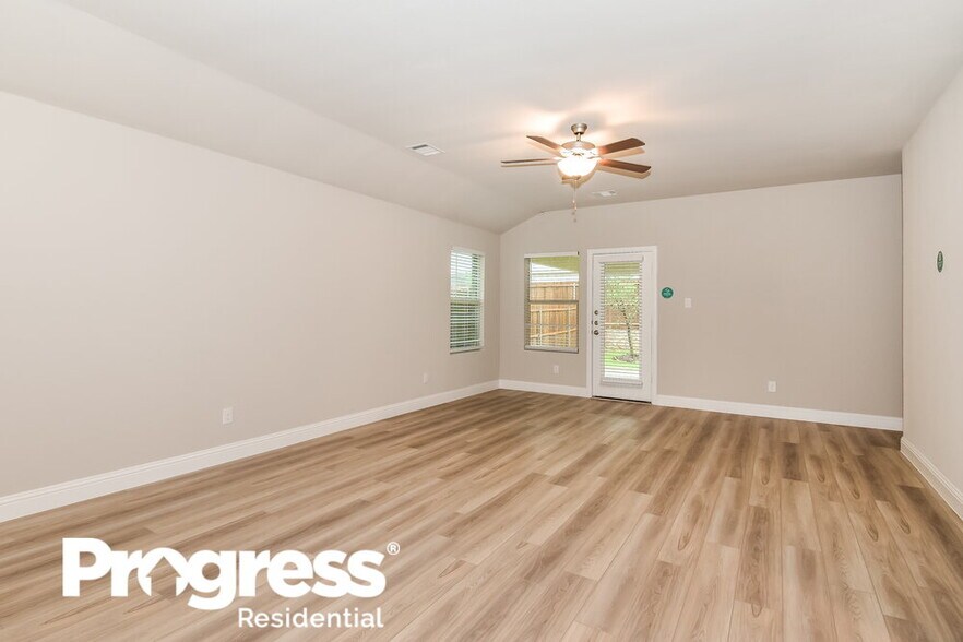 Building Photo - 1413 Rolling Fox Dr