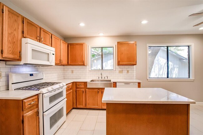 Building Photo - 11920 Meadowfire Dr