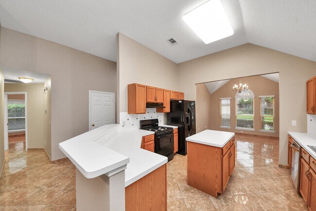 Building Photo - 3003 Silver Spur Dr