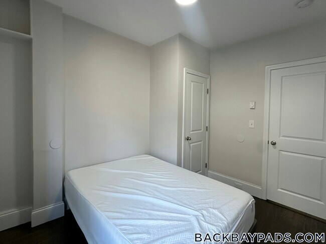 Building Photo - 24 Clearway St