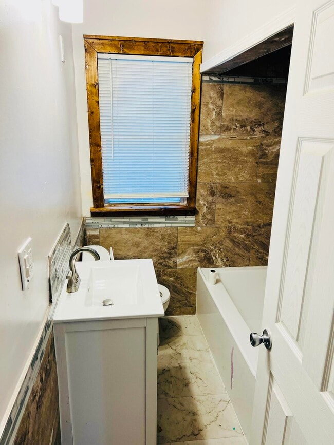 Building Photo - 16169 Kentucky St