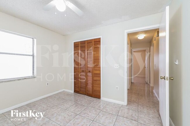 Building Photo - 398 Lake Daisy Dr