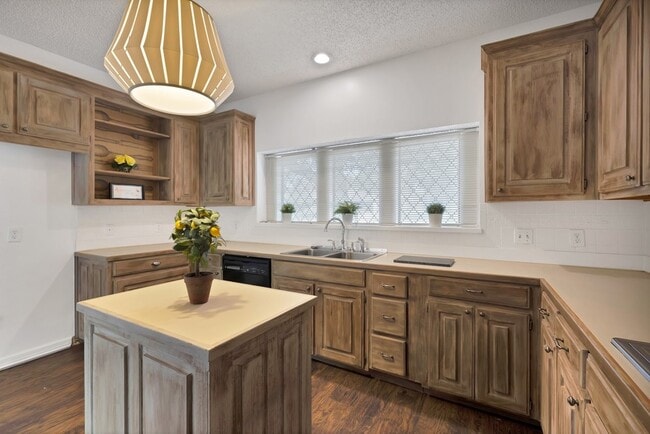 Building Photo - 4219 Oak Springs Dr