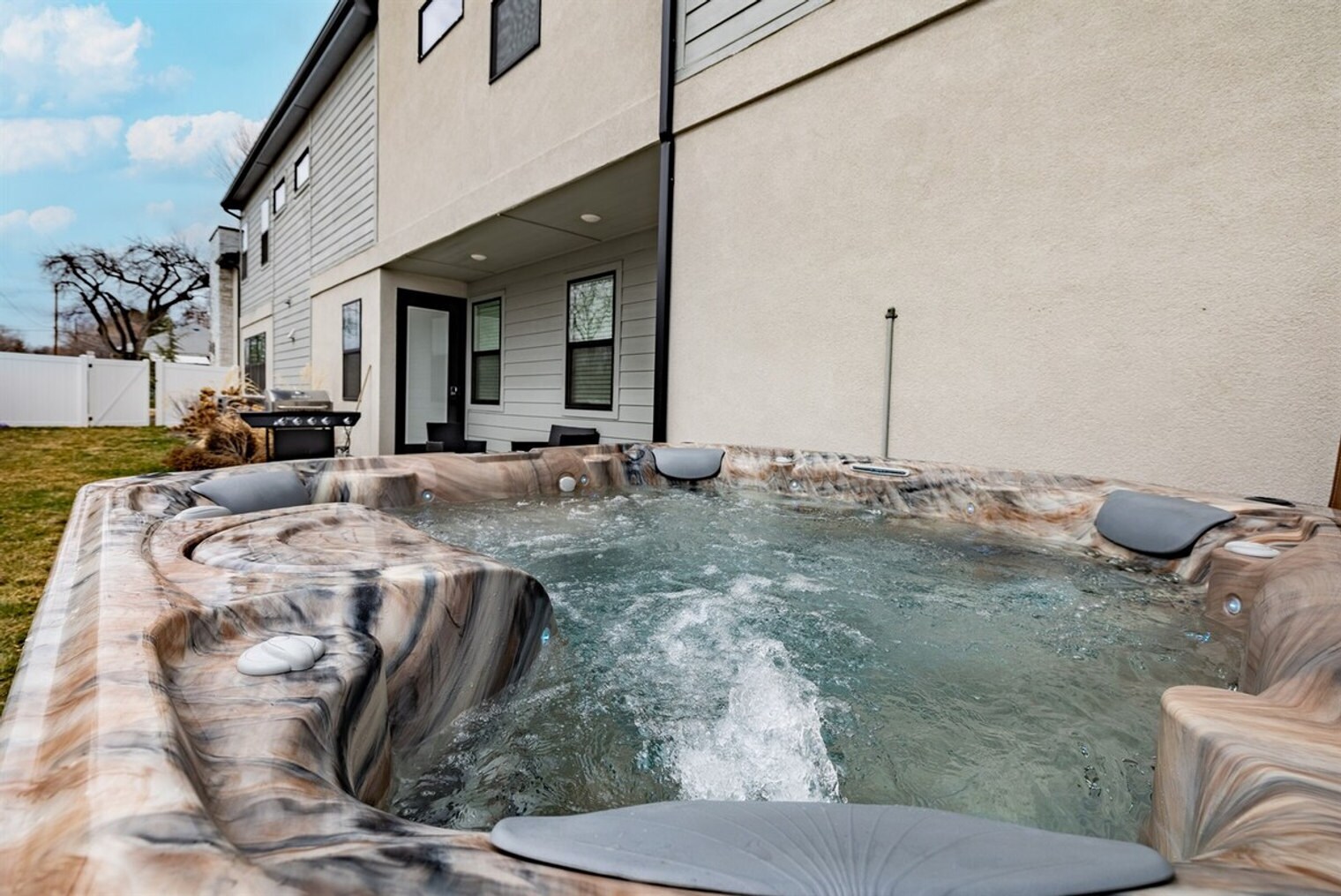 Building Photo - 1530 S Denver Ave