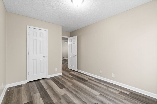 Building Photo - Spacious 3-Bedroom, 2-Bath Rental with Gar...
