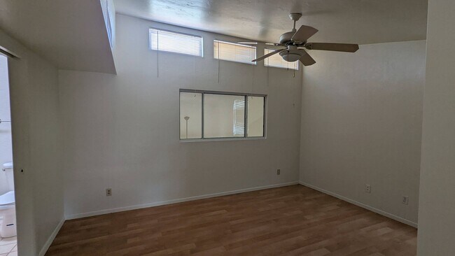Building Photo - Beautiful Townhouse - 3 bed & 2 bath in Gr...