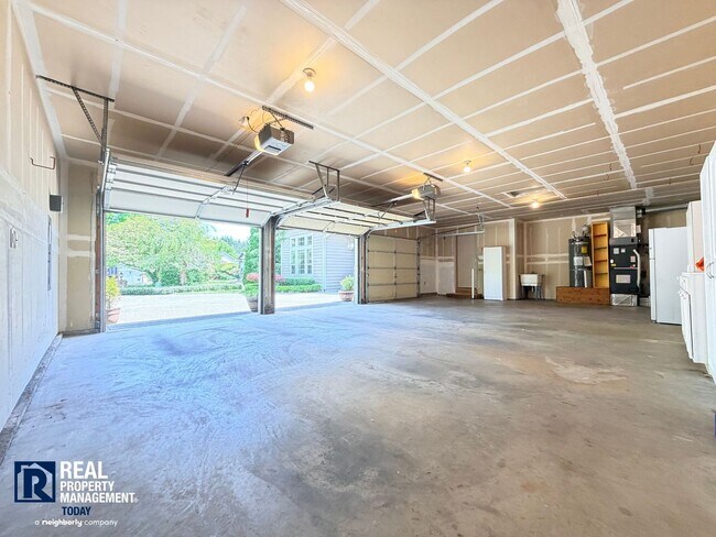 Building Photo - Beautiful 4BR Home Near Orting with Large Yard, Oversized Garage & A/C