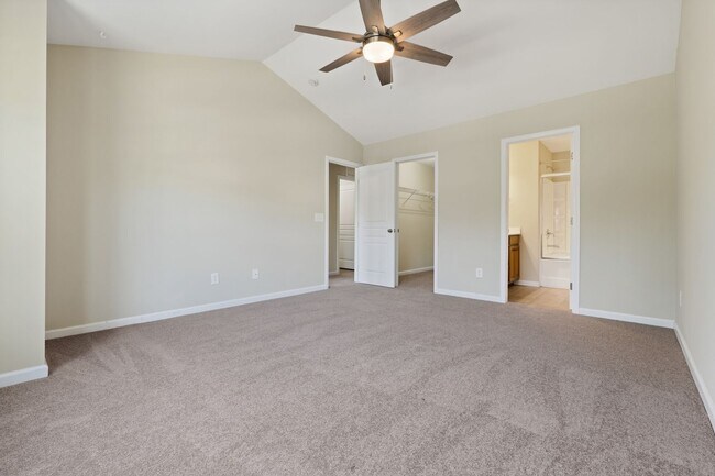 Building Photo - 3 Bedroom Townhouse in Braddock Park Community - Available May 8!