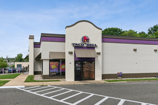 Taco Bell in nearby Engleside Plaza! - 8407 Alameda Ct