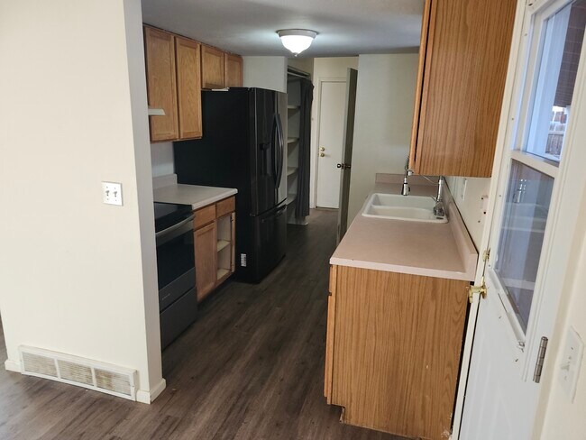 Building Photo - 11461 W 107th Pl