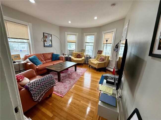 Building Photo - 57 Robin St